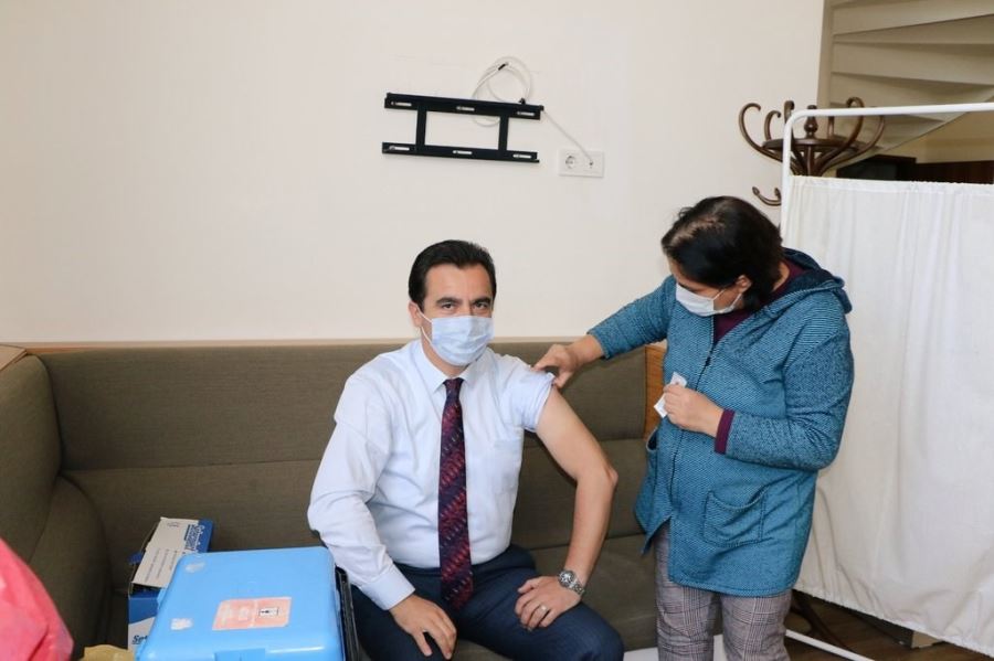 Sancaktepe Kaymakamı Ahmet Karaya 3.Doz Aşısını Aşı İstasyonunda Yaptırdı