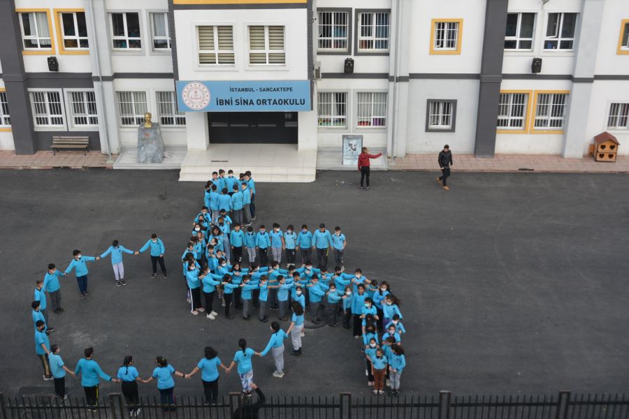 Sancaktepe’de İbni Sina Ortaokulu öğrencileri Engelliler Günü’ne dikkat çekti