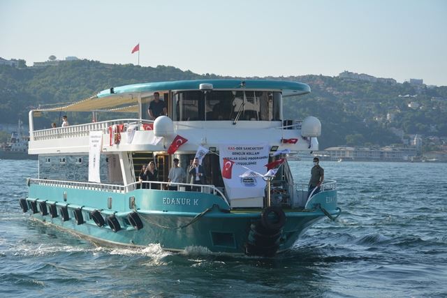 KAS-DER Sancaktepe Şubesi Gençlik Kolları İstanbul Boğaz gezisi düzenledi