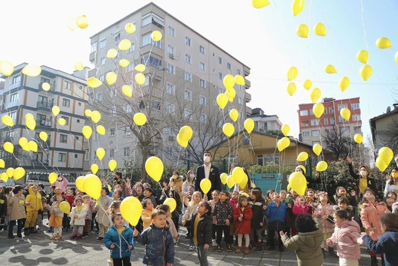 Kartal’da Sarı Balonlar, Kansere Dikkat Çekmek İçin Gökyüzüne Uçtu
