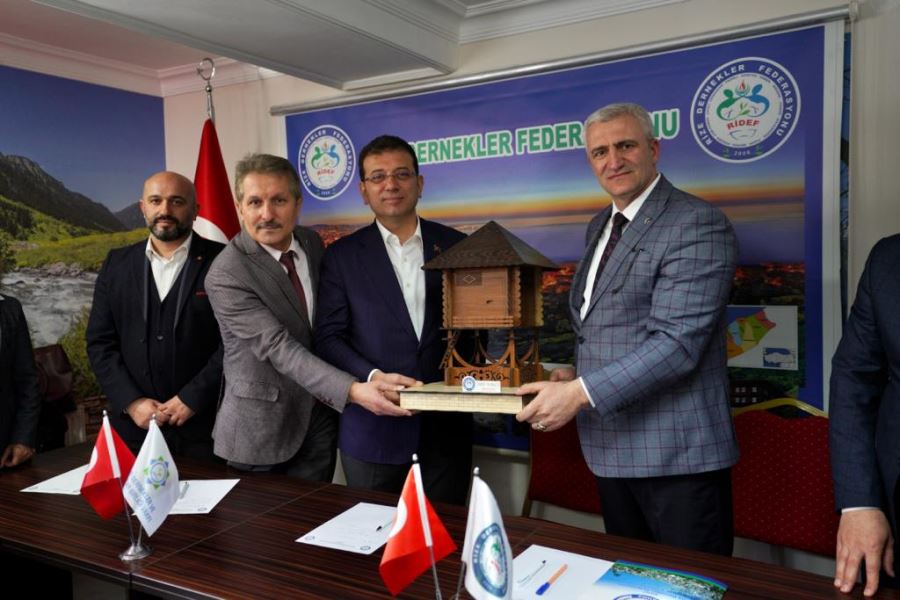 İBB Başkanı Ekrem İmamoğlu, Üsküdar’daki Rize Dernekleri Federasyonu’nu ziyaret etti