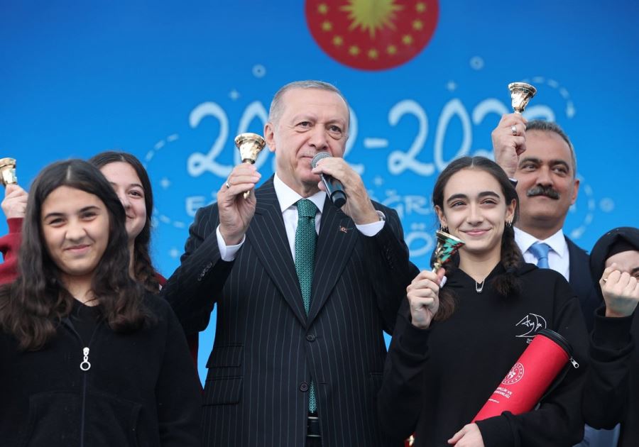 Cumhurbaşkanı Erdoğan, Eğitim  Öğretim Yılının ilk ders zilini Sancaktepe Arif Nihat Asya Lisesinde  çaldı