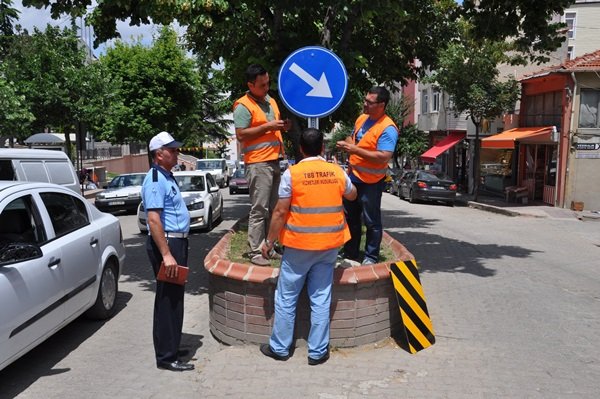 Malkara`da Trafik işaret levhaları yenileniyor
