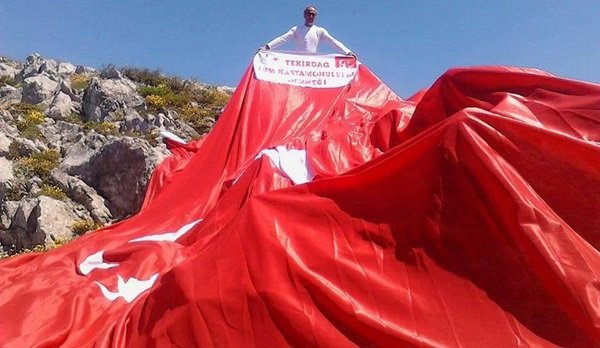 Rakımı en yüksek yere Türk bayrağı dikildi