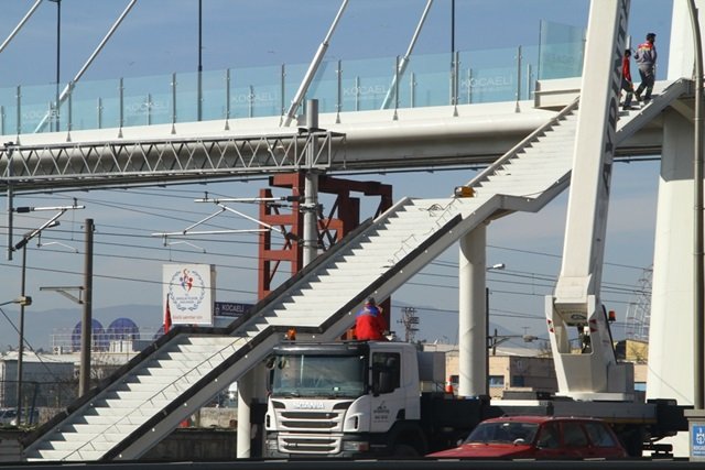 Valilik Köprüsü?nde sona geliniyor, yürüyen merdivenler monte ediliyor