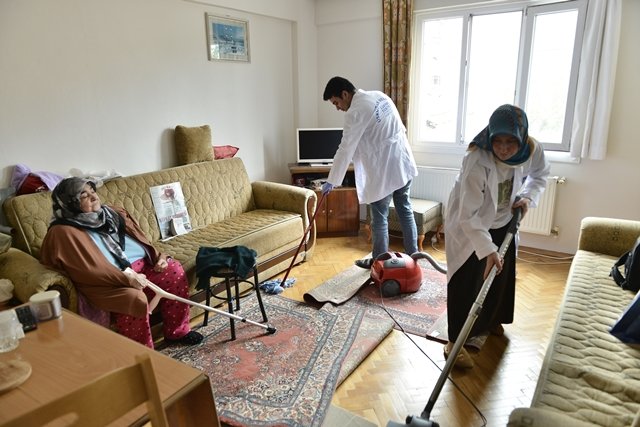 Üsküdar Belediyesi`nden bayram öncesi ev temizliği