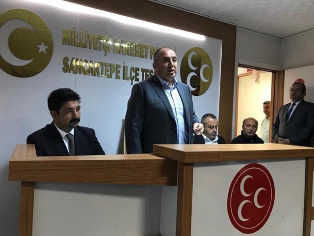 İstanbul Milletvekili Bülent Karataş MHP Sancaktepe`de partililerle görüştü
