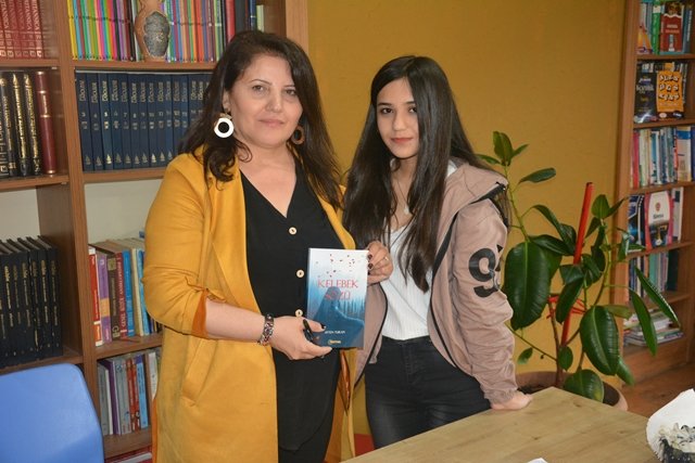 Yazar Ayten Turan Sancaktepe?de Kitaplarını imzaladı