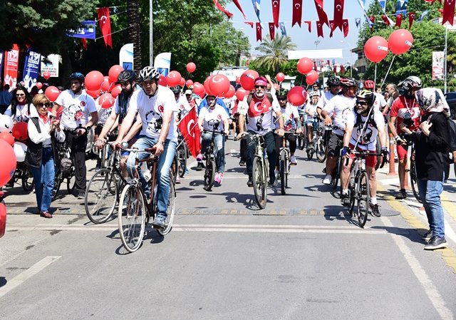 Kadıköy`de pedallar 100`üncü yıl için döndü