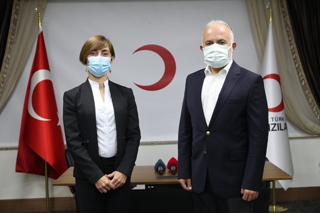 Johnson & Johnson Türkiye?den 18 bin sağlık çalışanı için  Türk Kızılay?a 200 bin dolarlık bağış