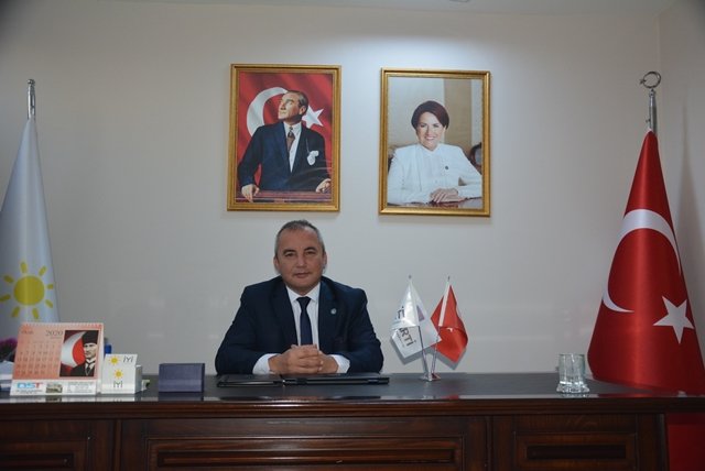 İYİ Parti Sancaktepe İlçe Başkanı Sezgin Öztürk hem teşekkür etti, hem de eleştirdi