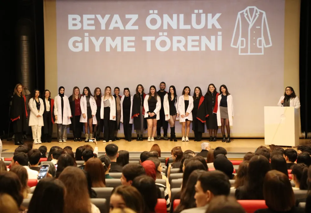 BİLGİ Sağlık öğrencileri beyaz önlüklerini giyerek mesleğe ilk adımlarını attı