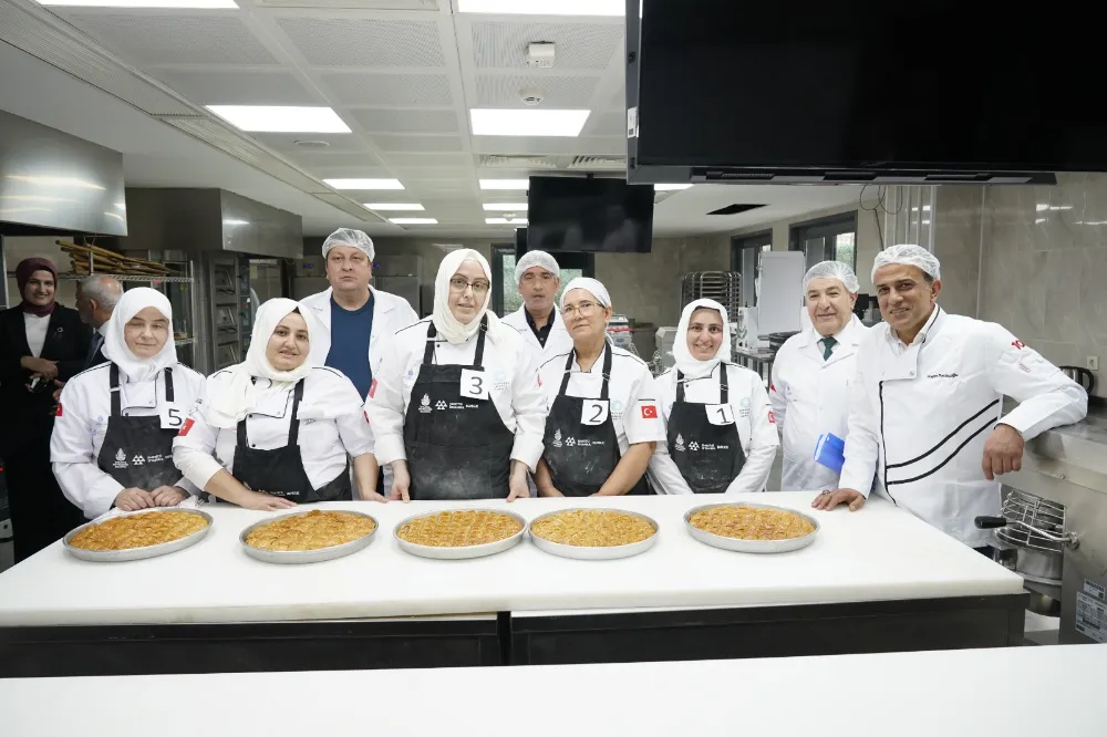 ENSTİTÜ İSTANBUL İSMEK KADINLARI EN İYİ BAKLAVAYI YAPMAK İÇİN YARIŞTI