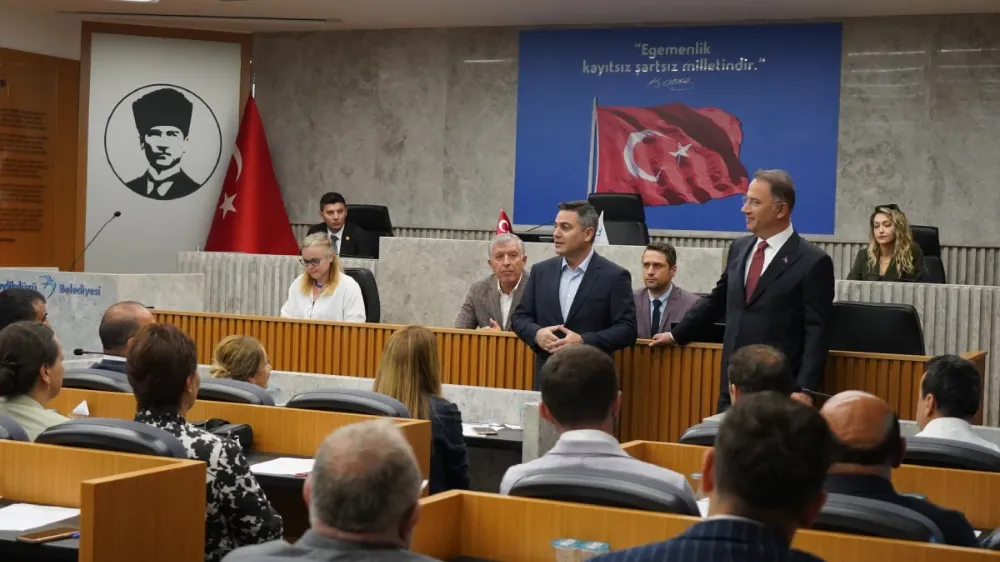Beylikdüzü Kaymakamı, Belediye Başkanı Mehmet Murat Çalık ve meclis üyeleri ile vedalaştı