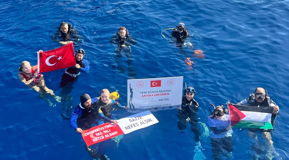 ŞAHİKA ERCÜMEN DÜNYA REKORUNU KIRDI!
