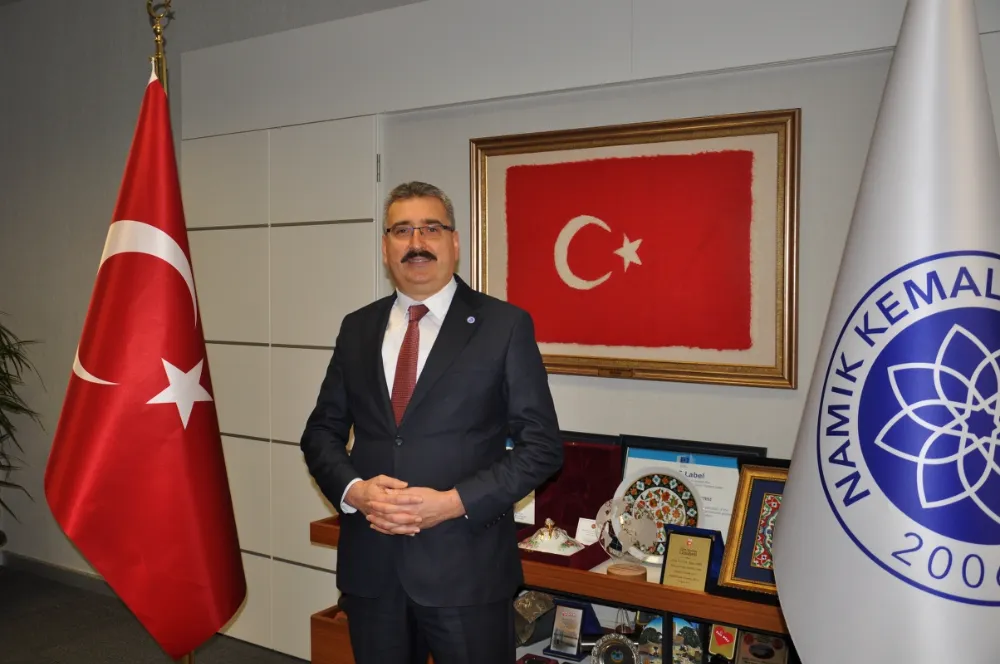 Rektör Prof. Dr. Mümin Şahin