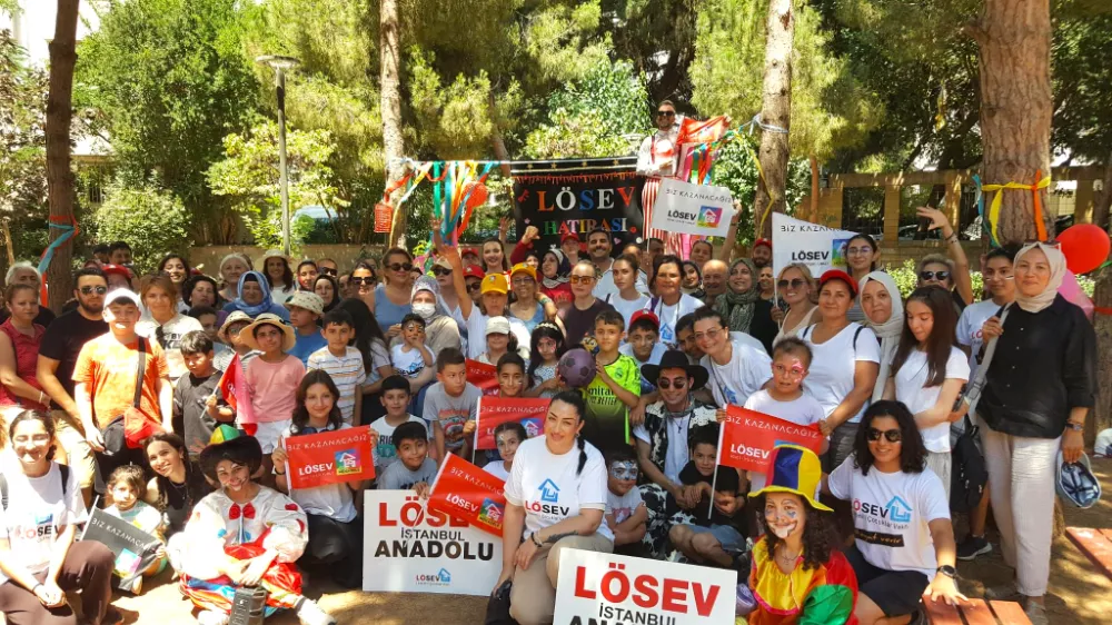 LÖSEV, İstanbul Göztepe Özgürlük Parkı’nda piknik düzenledi 