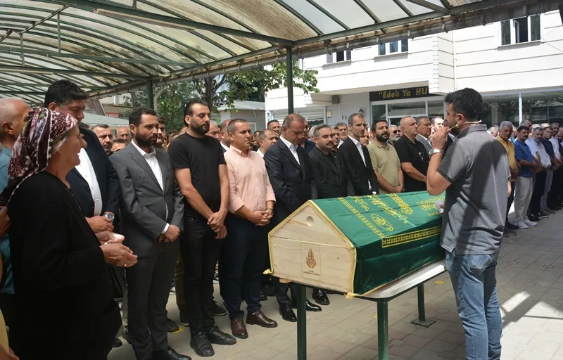 CHP’li Meclis Üyesi Onur Özdemir’in Babası Son Yolculuğuna Uğurlandı