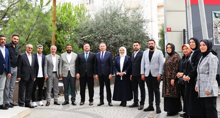 Fuat Oktay ve Milletvekilleri Sancaktepe’de Sahaya İndi