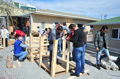 Gönüllü Vatandaşlar, Hayvanlar İçin Barınak Kulübeleri Yaptı