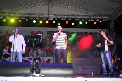Karmate Grubu, türkülerle  Bakırköy`de Karadeniz rüzgarı estirdi