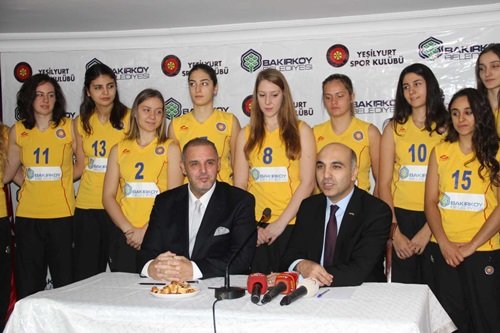 BAKIRKÖY BELEDİYESİ,YEŞİLYURT KADIN VOLEYBOL TAKIMINA SPONSOR OLDU        