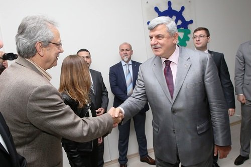 Başkan Karaosmanoğlu, BAŞSİAD?ı ziyaret etti