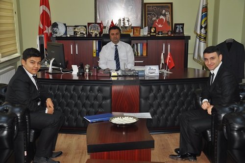 ÖĞRENCİLER, BELEDİYE BAŞKANI ULAŞ YURDAKUL?LA RÖPORTAJ YAPTI