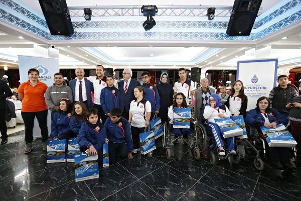 Sultangazi`de Başarılı Engelli Sporculara Ödül 