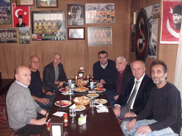 Eski Yeşiltepeli Ünlü Futbolular, Köfteci Kemik Ali?de buluştu