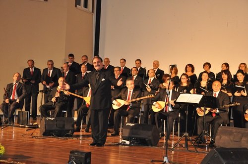 EDREMİT THM KOROSU TÜRKÜLERLE MEST ETTİ