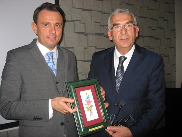 Ahmet Eler?e EDSİAD?dan Sosyal Girişimcilik Ödülü?