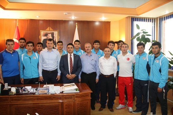 Başkan Vahap Akay, sporculara başarılar diledi