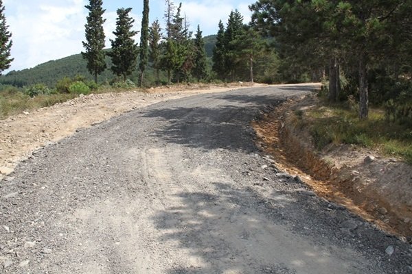 AYDOS YOLU ASFALTLANIYOR