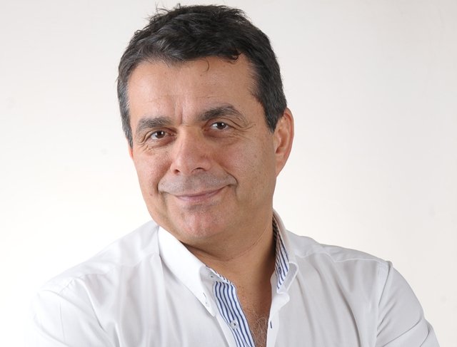 Unutkanlığa karşı meyve salatası ve balık