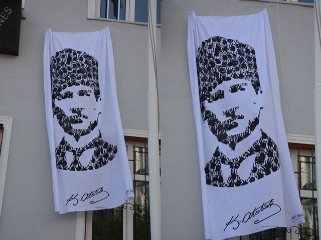 Sancaktepe?de minik ellerden muhteşem Atatürk posteri
