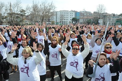 Kadıköy?lü kadınlar 14 Şubat?ta dansla ayaklandı!