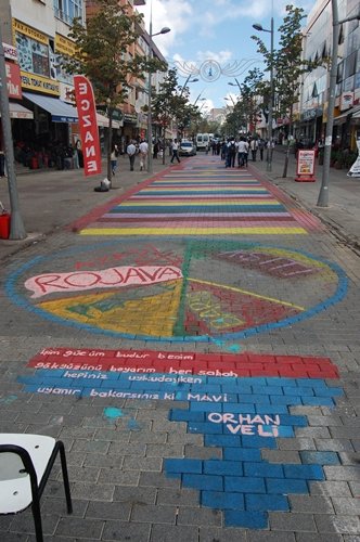 Sancaktepe?de Demokrasi caddesi rengarenk